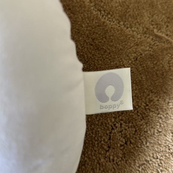 Boppy Nursing Pillow original w/ floral cover + waterproof cover (3pc) - Picture 5 of 10